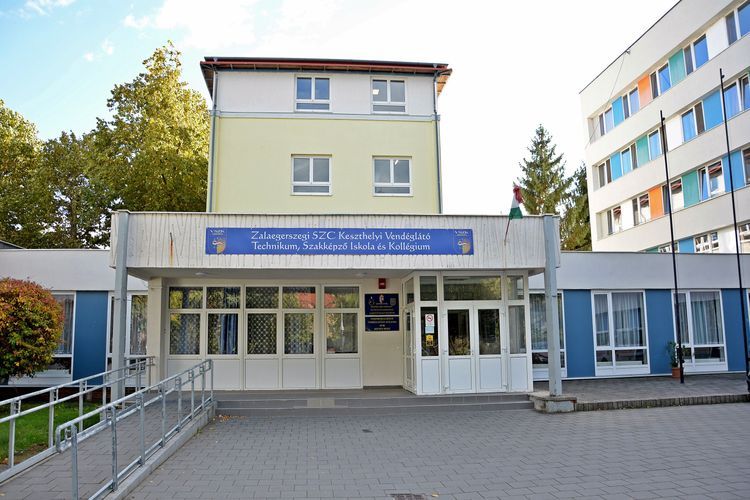 Intézmény épület